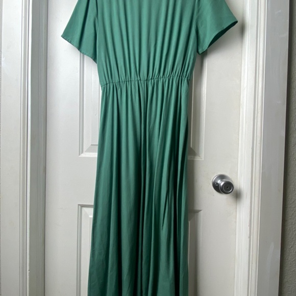 Green dress - Picture 2 of 4